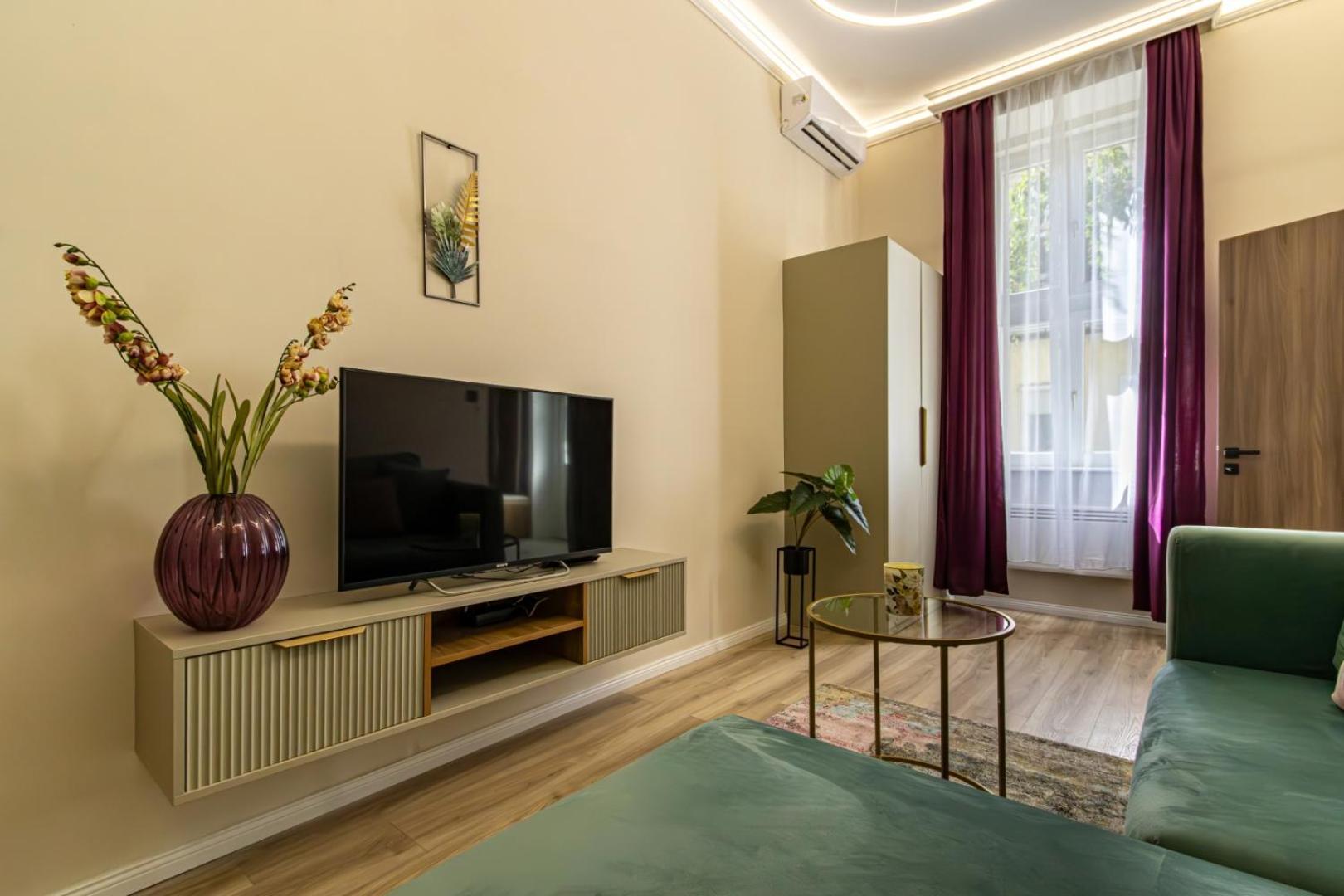 Oasis Apartment On The Broadway With Ac Budapest Exterior foto