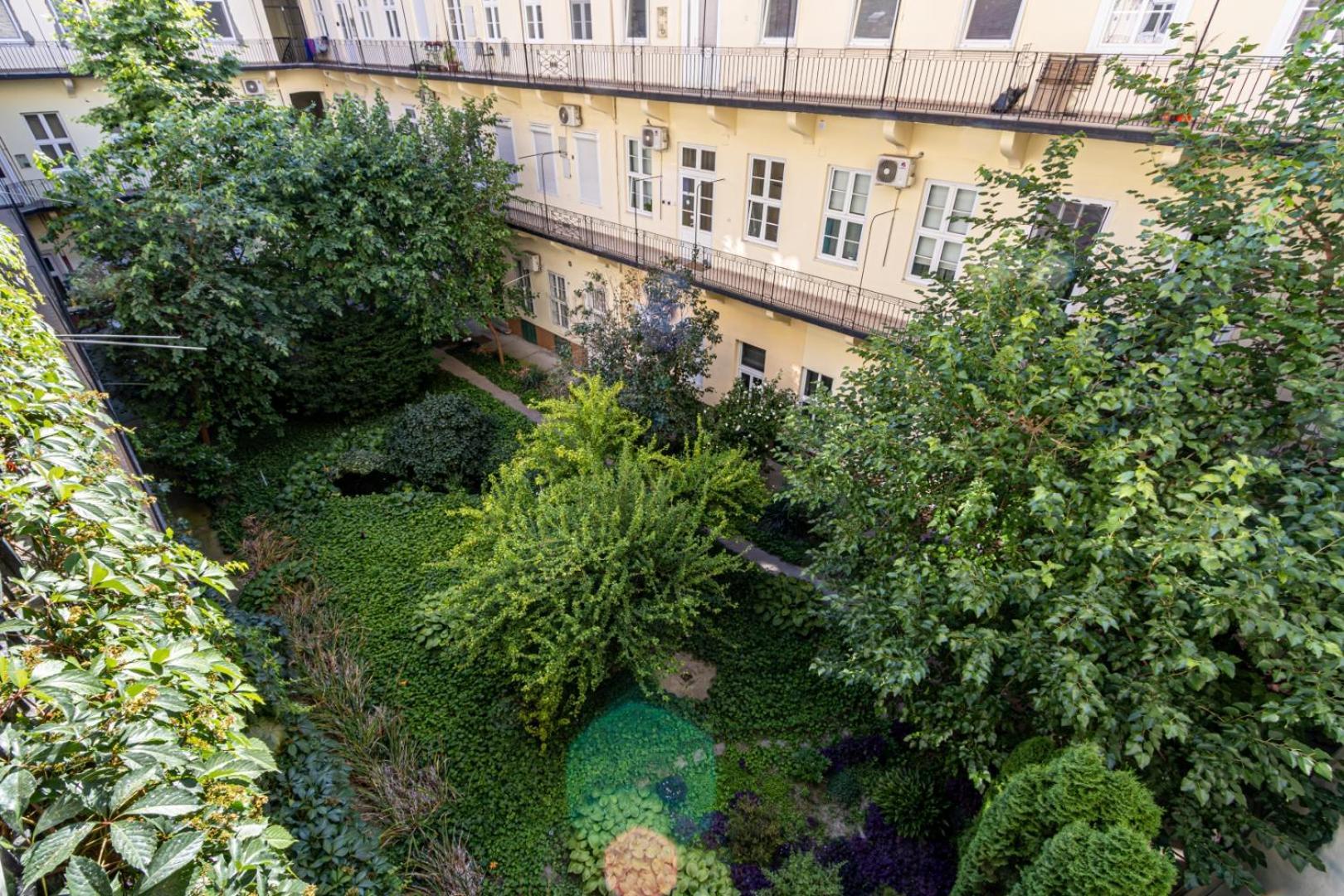 Oasis Apartment On The Broadway With Ac Budapest Exterior foto